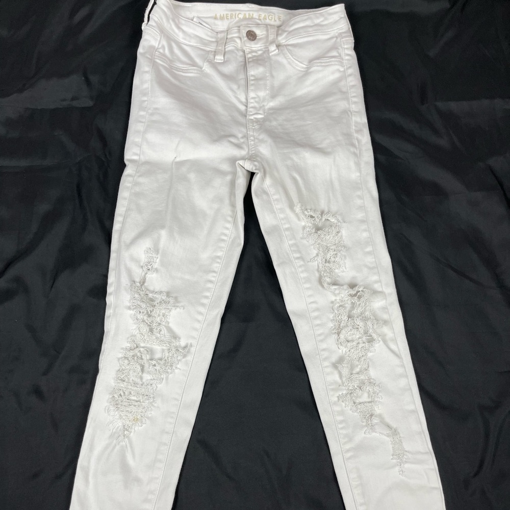 American Eagle size 2 white jeans